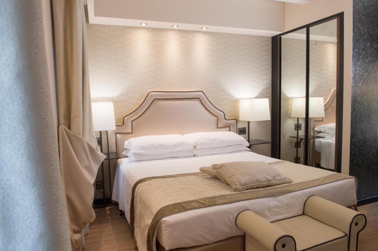 Charming Double Room with Street View,1231708010:JPEG