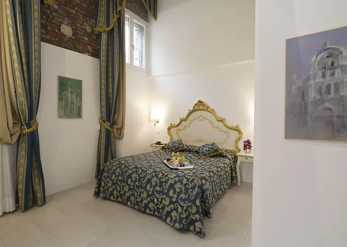 Al Mascaron RidenteHotel Venise